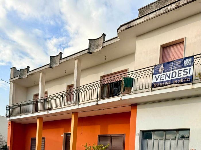 Appartamento con 6 locali in vendita in Via Aradeo, Seclì