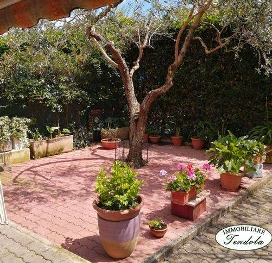 Casa con 6 locali in vendita in Ameglia