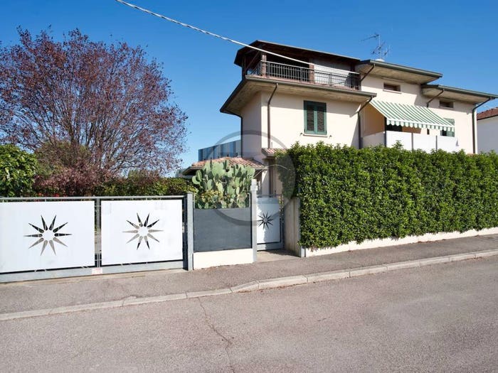 Casa con 6 locali in vendita in Via Ravegnana, San Giorgio Pieve Acquedotto, Forlì