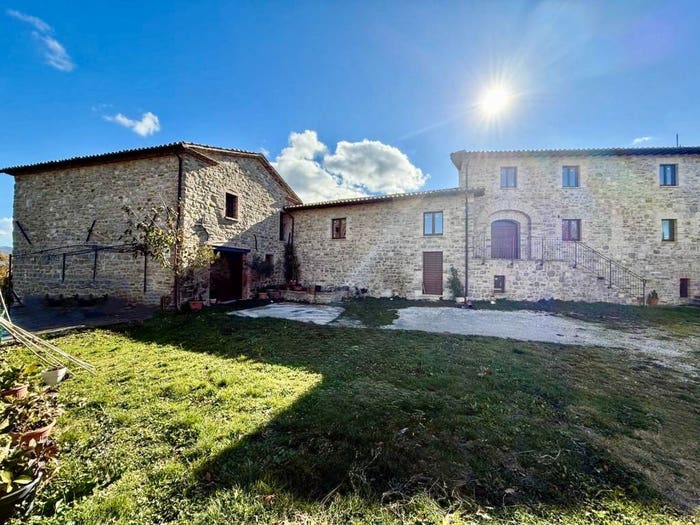 Casa con 6 locali in vendita in Via Montecchio, Nocera Umbra