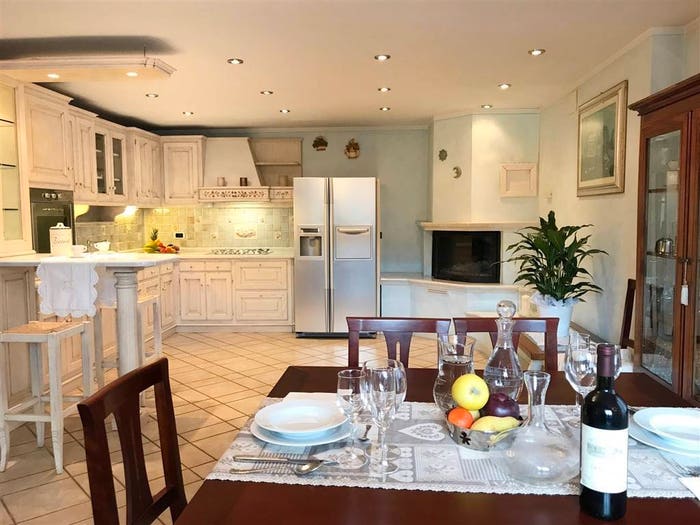 Casa con 6 locali in vendita in Camaiore Paese, Camaiore