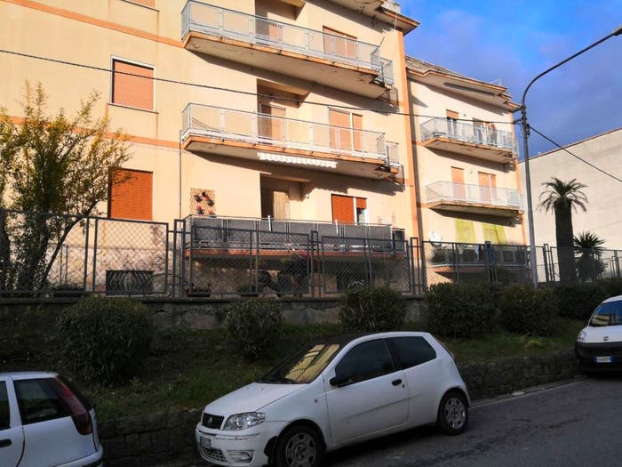 Appartamento trilocale in vendita in Via Pulsaria, Centro, Torre Orsaia