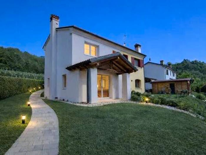 Casa con 6 locali in vendita in La Bella Ligonto, Follina