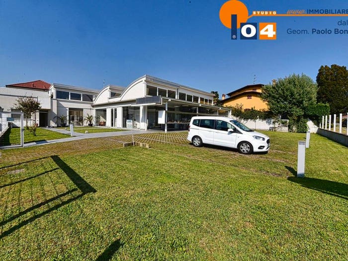 Casa con 6 locali in vendita in Via Villafranca, Centro, Carate Brianza