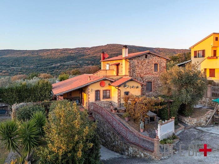 Casa quadrilocale in vendita in Strada Regionale Sarzanese Valdera, Massa Marittima