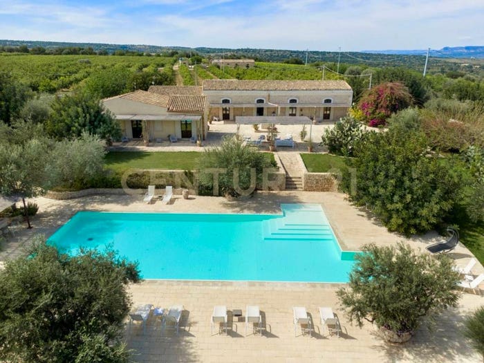 Casa con 6 locali in vendita in Noto