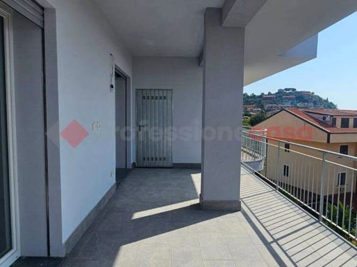 Appartamento con 5 locali in vendita in VIA DELLE BIANCHE VILLE snc, Calalunga Pietragrande, Montauro