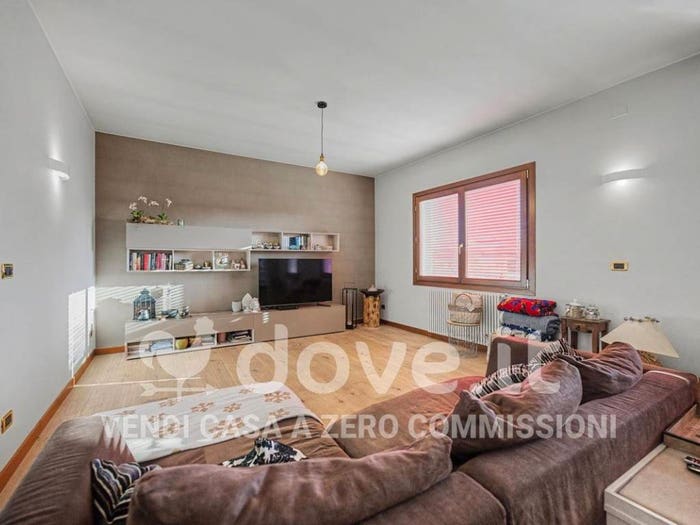 Casa con 6 locali in vendita in Via Venzone, Centro, Vazzola