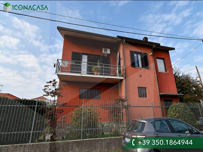 Casa quadrilocale in vendita in Via Toscana, San Bernardino, Legnano