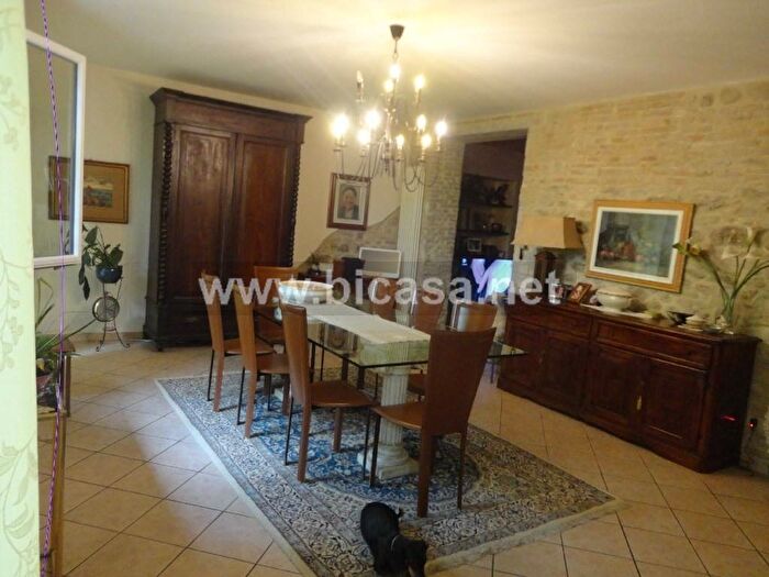 Casa con 6 locali in vendita in VIA JFKENNEDY, Centro, Montelabbate