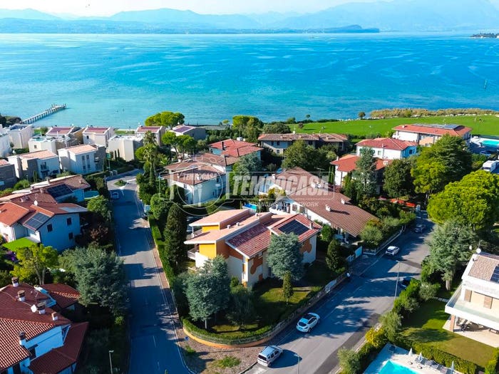 Appartamento trilocale in vendita in Viale Antonio Gramsci, Centro, Sirmione
