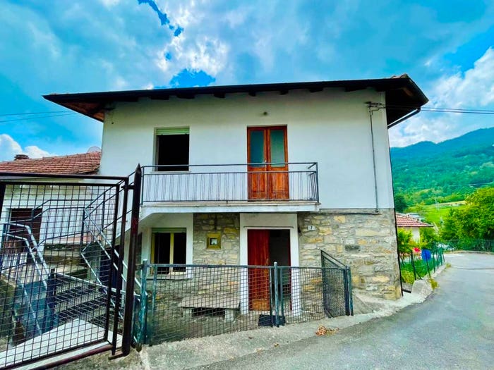 Casa quadrilocale in vendita in Via Ceci, Caminata, Bobbio