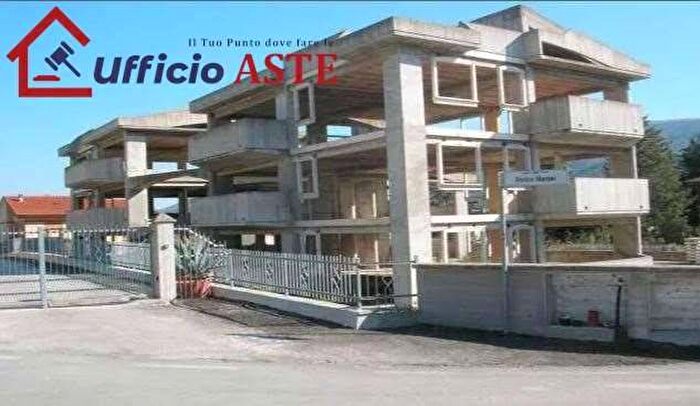 Casa con 6 locali in vendita in Via Enrico Mattei, Canavaccio, Urbino