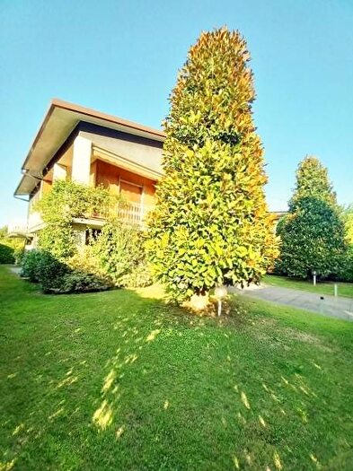 Casa quadrilocale in vendita in Via Lago di Garda, Città Bassa Laghi, Lodi