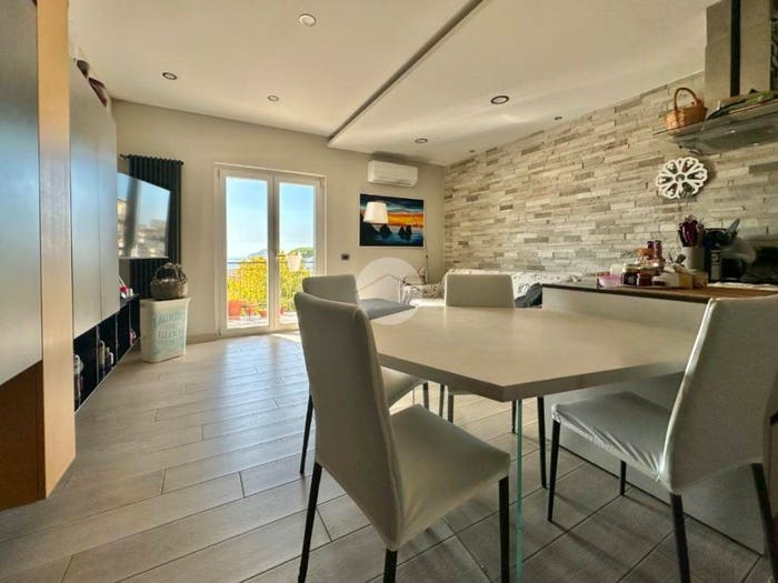 Appartamento quadrilocale in vendita in Via Vecchia San Gennaro, Pozzuoli Alta, Pozzuoli