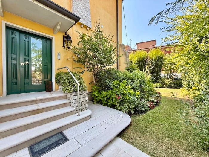 Casa con 5 locali in vendita in Via Vespucci, Centro, Peschiera del Garda