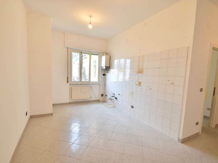 Appartamento trilocale in vendita in Piazzale Giuseppe Mazzini, Centro, Loano