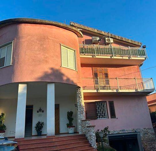 Appartamento con 6 locali in vendita in Via Molara, Santicelli, Palermo