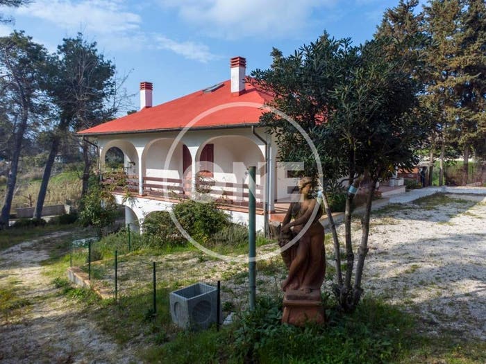 Casa con 6 locali in vendita in Strada Provinciale per Pescara San Silvestro, San Silvestro, Pescara