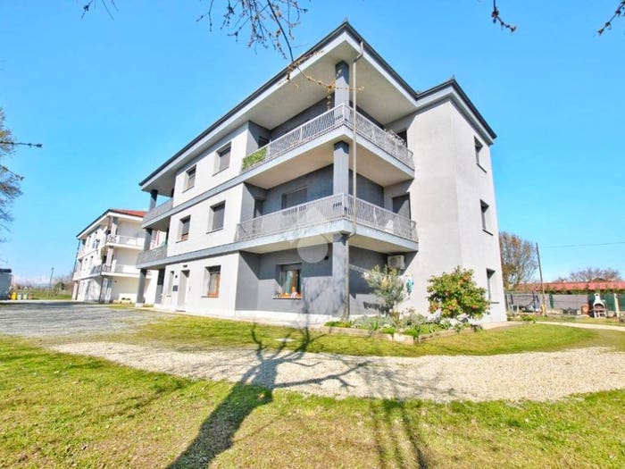 Appartamento quadrilocale in vendita in Via Farini, Centro, Cigliano