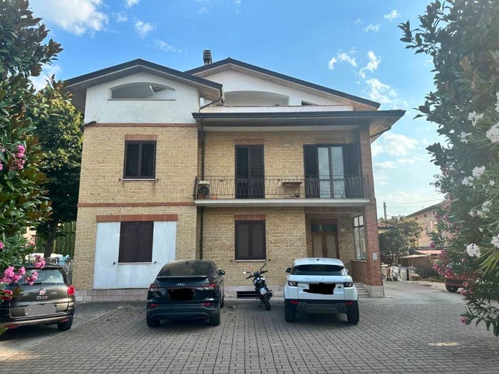 Appartamento quadrilocale in vendita in Viale del Popolo, Bastia, Bastia Umbra