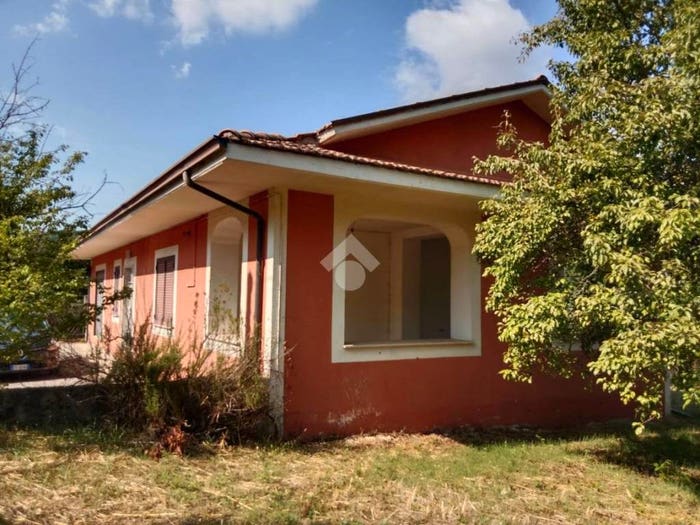 Casa trilocale in vendita in VIA VIADANTICO, Castelfranci