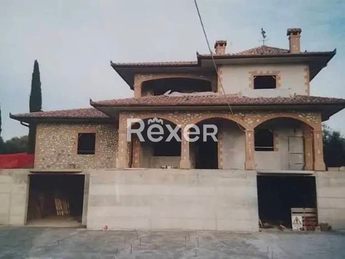Casa con 6 locali in vendita in Via dell'Argento, Fabro
