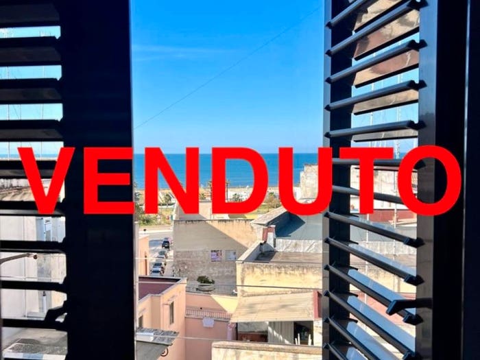 Appartamento trilocale in vendita in Piazza Plebiscito, Centro Storico, Barletta