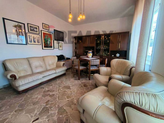 Appartamento quadrilocale in vendita in Via Vittorio Emanule, Centro, GiardiniNaxos