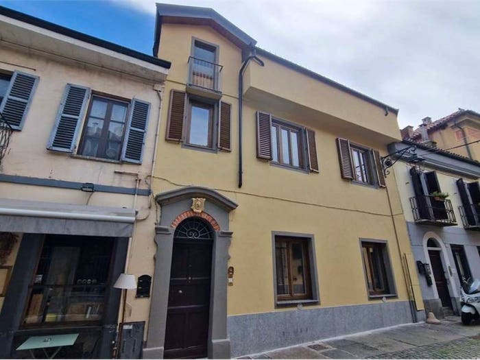 Appartamento trilocale in vendita in Via Santa Croce, Centro Storico, Moncalieri