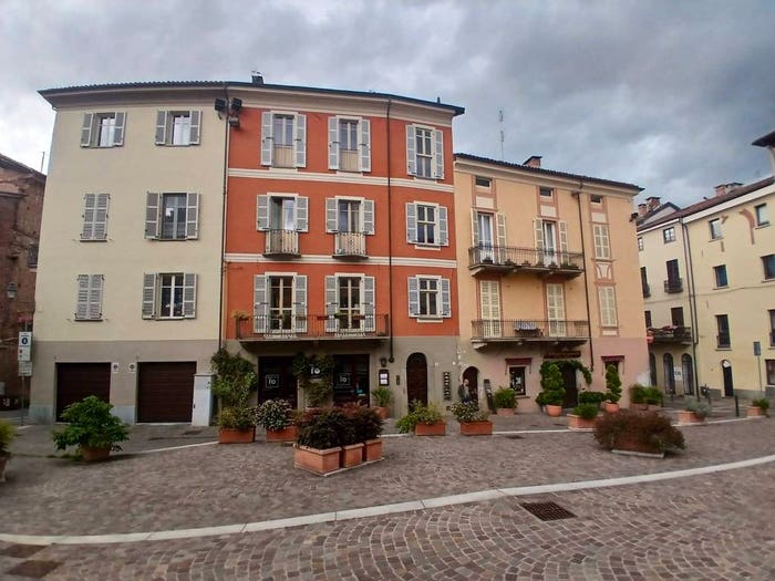 Appartamento con 5 locali in vendita in Piazza Giuseppe Mazzini, Centro Storico, Chieri