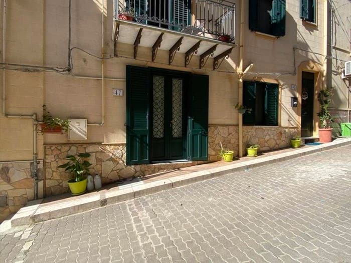 Casa con 6 locali in vendita in Via Mulino A Vento, Valledolmo