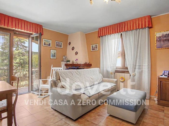 Appartamento trilocale in vendita in Via G Leopardi, Caravate