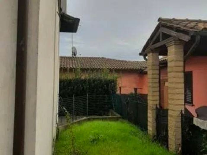 Casa con 6 locali in vendita in Via Asia No Number, Capranica