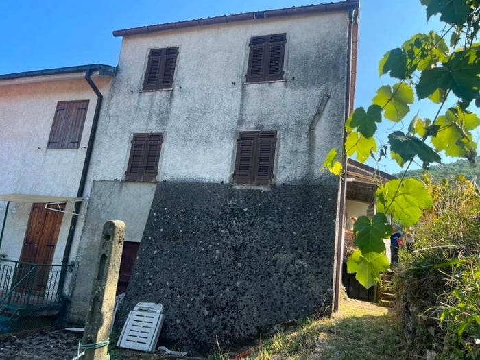 Casa con 6 locali in vendita in Via IV Novembre, Campore, Maissana