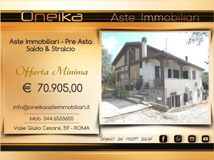 Appartamento con 6 locali in vendita in Via Stallone, Fara in Sabina