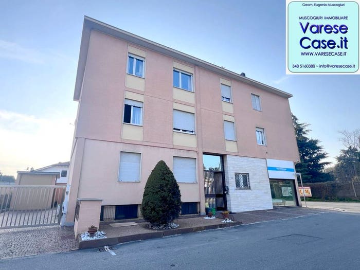 Appartamento trilocale in affitto in Via Francesco Petrarca, Cedrate, Gallarate