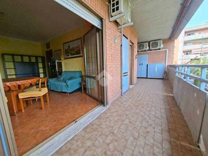 Appartamento trilocale in vendita in Via Pollenza, San Basilio, Roma