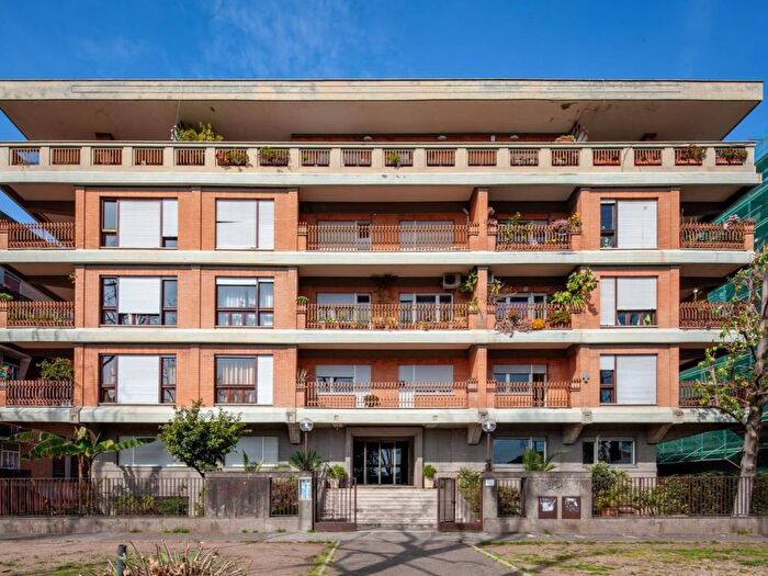 Appartamento trilocale in vendita in Lungotevere Di Pietra Papa, Marconi, Roma