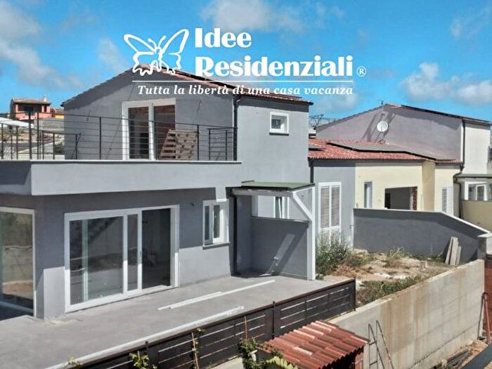 Casa con 6 locali in vendita in Porto Pozzo, Santa Teresa Gallura