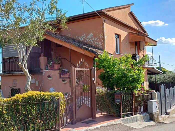 Appartamento con 5 locali in vendita in Vocabolo Sargnano, Montebuono