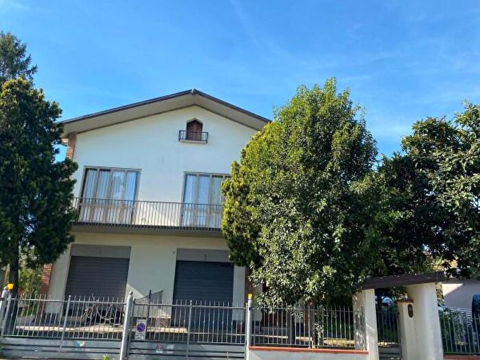 Appartamento quadrilocale in vendita in Via Tevere, Forli'
