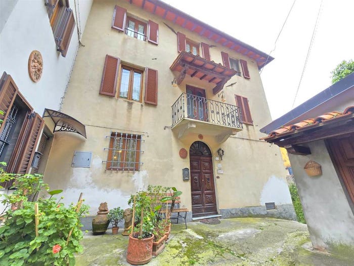 Casa con 6 locali in vendita in Camaiore Paese, Camaiore
