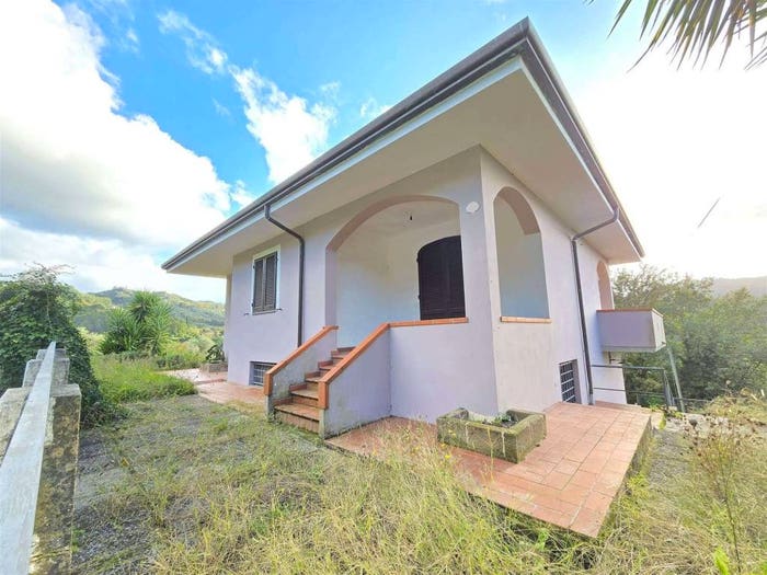 Casa con 6 locali in vendita in Camaiore Paese, Camaiore