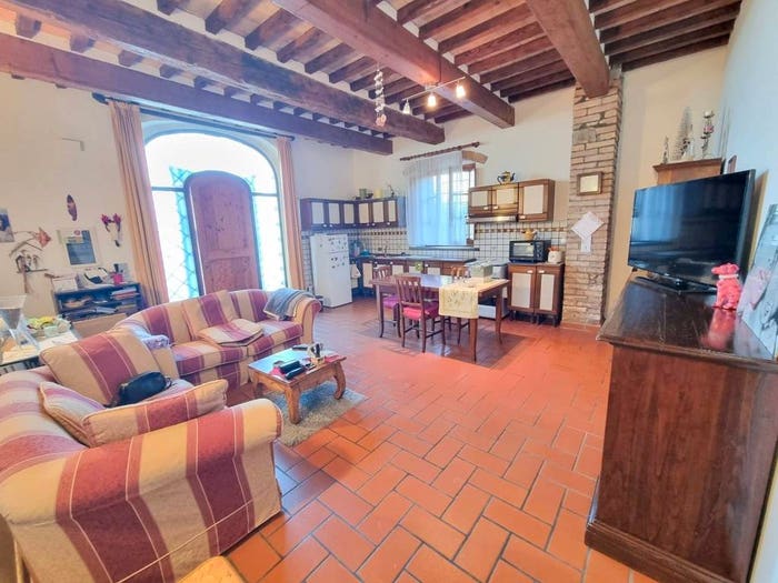Casa con 6 locali in vendita in Montespertoli