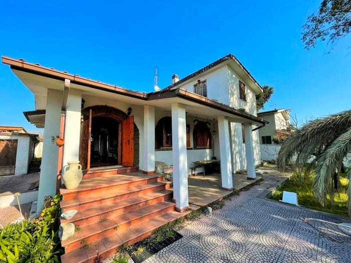 Casa con 5 locali in vendita in Via dei Pini, Cogna, Aprilia
