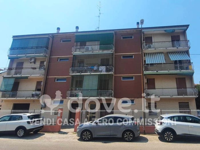 Appartamento trilocale in vendita in Via Adamello, Stadio Acquedotto, Carpi