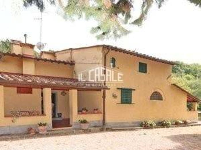Casa con 6 locali in vendita in Vicchio