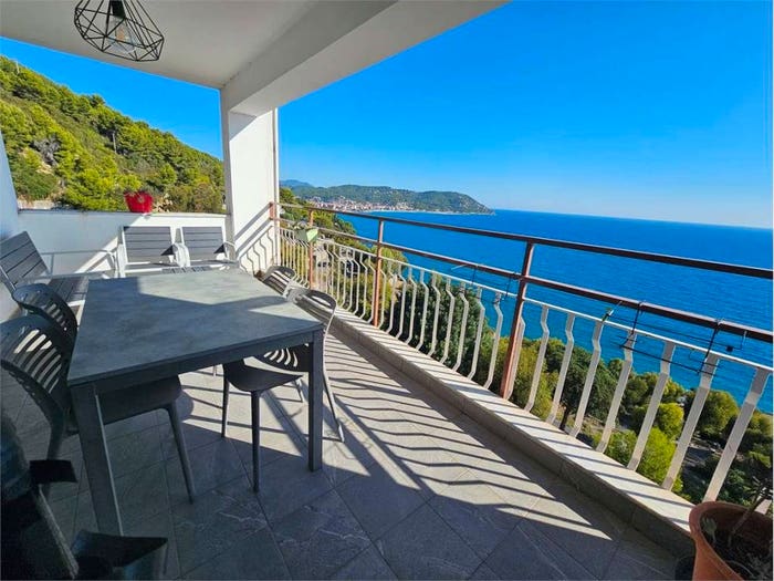 Casa con 5 locali in vendita in Strada Capo Mimosa, Cervo