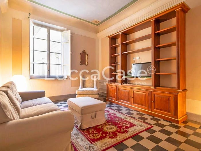Appartamento con 5 locali in vendita in Via V Veneto, Piazza Napoleone San Michele, Lucca
